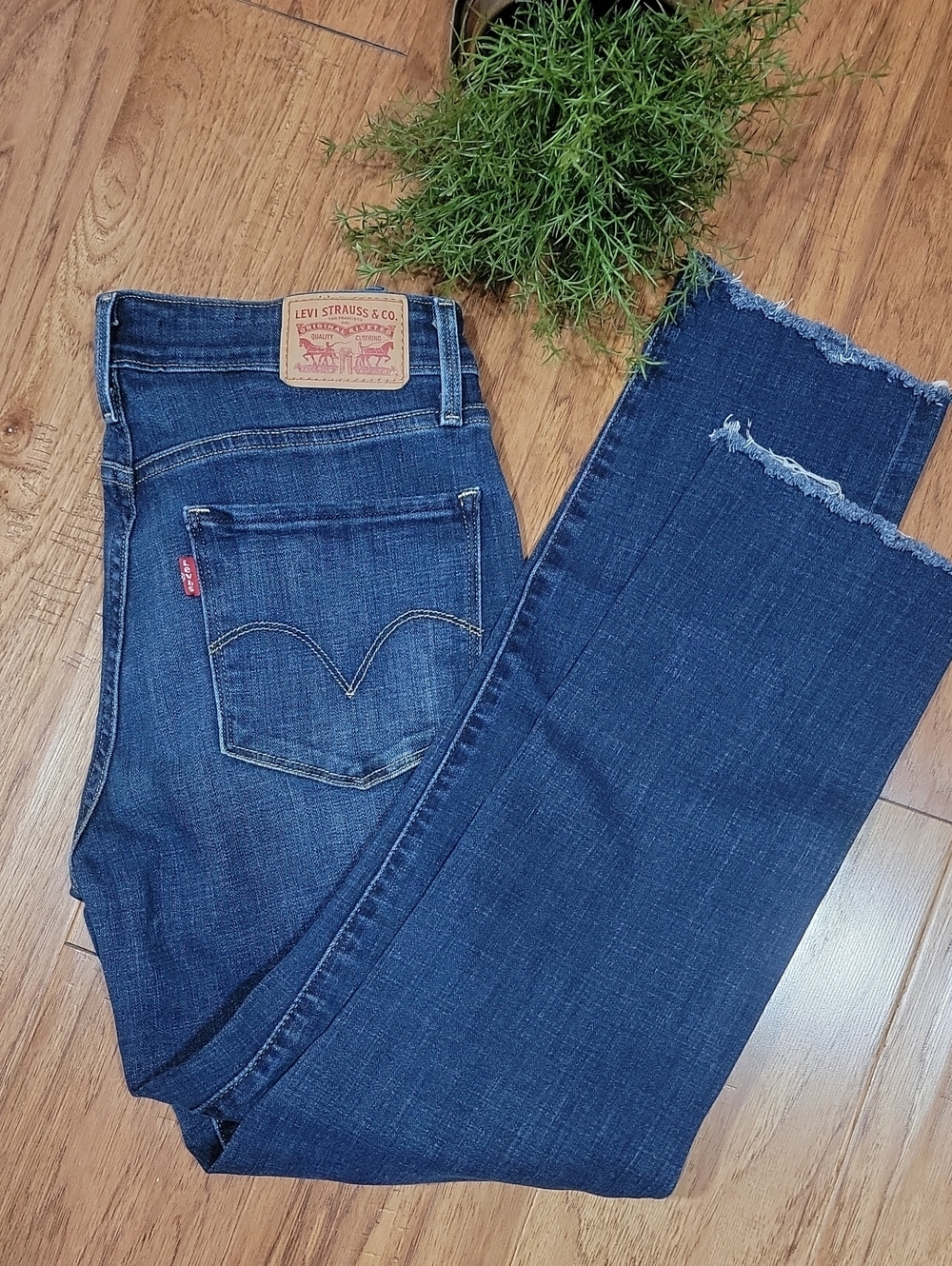 Levi's Dark Mid Rise Skinny Jeans 6